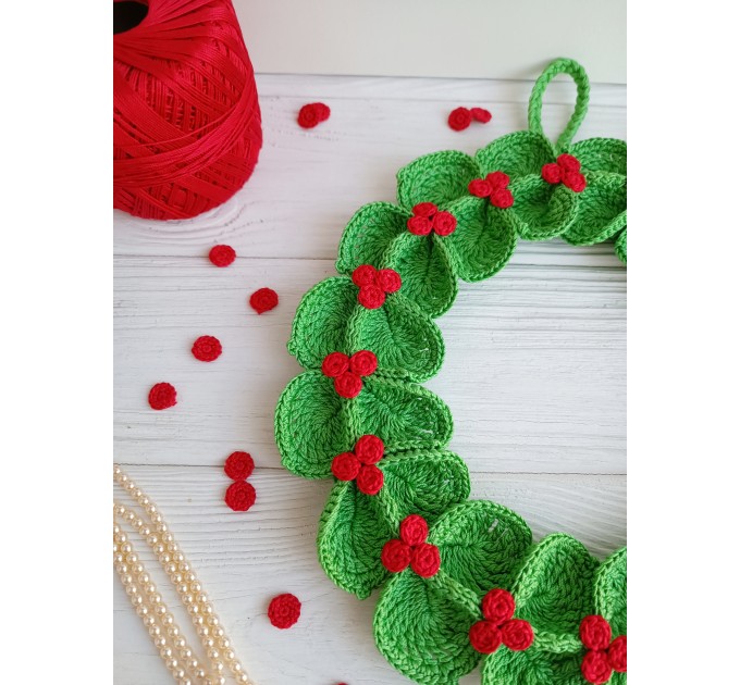 Crochet Pattern / Video Tutorial for the Christmas Wreath. 