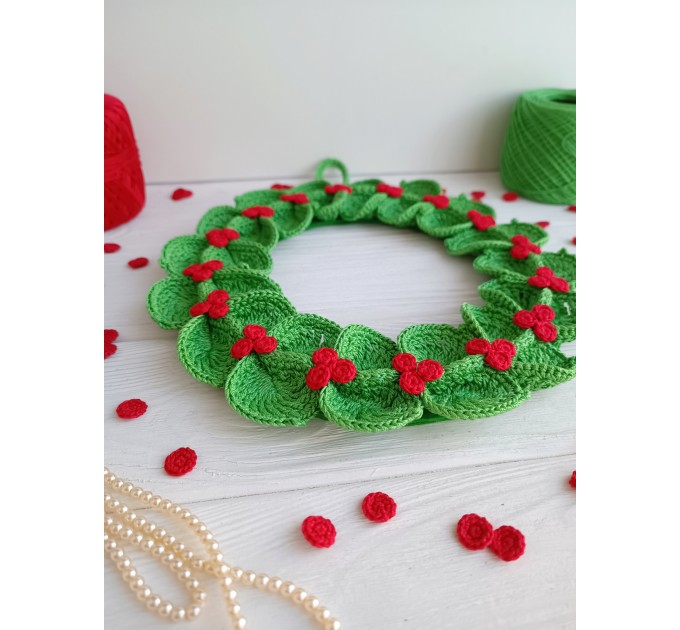 Crochet Pattern / Video Tutorial for the Christmas Wreath. 