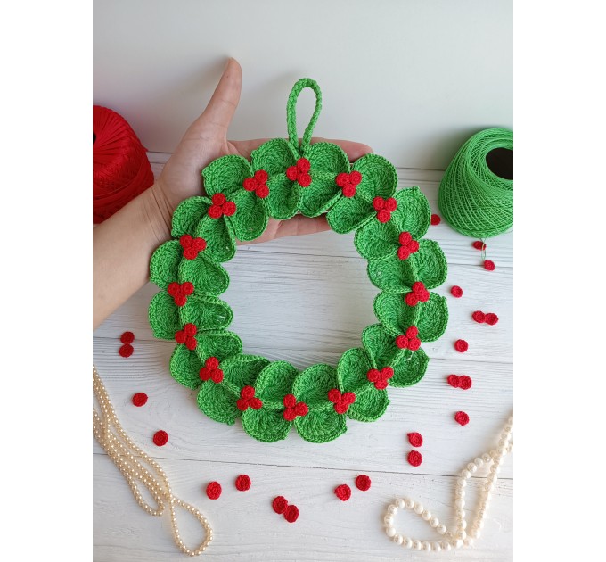 Crochet Pattern / Video Tutorial for the Christmas Wreath. 