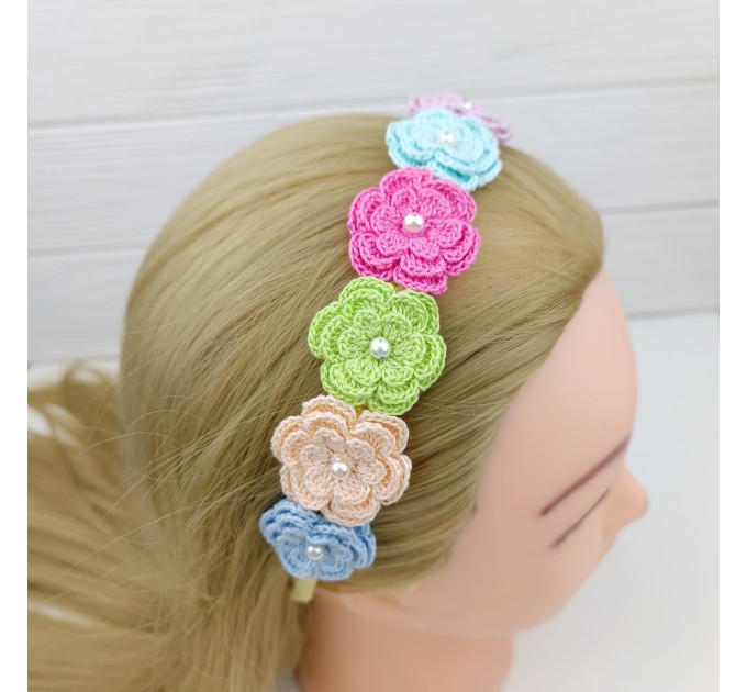 Patterns for four types crochet headbands with flowers