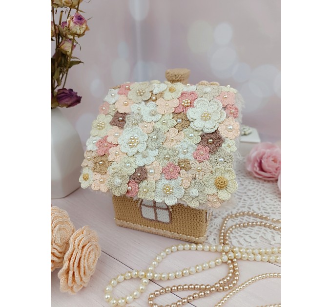   Crochet House “Floral Cottage” – Cozy Shabby Chic Decor