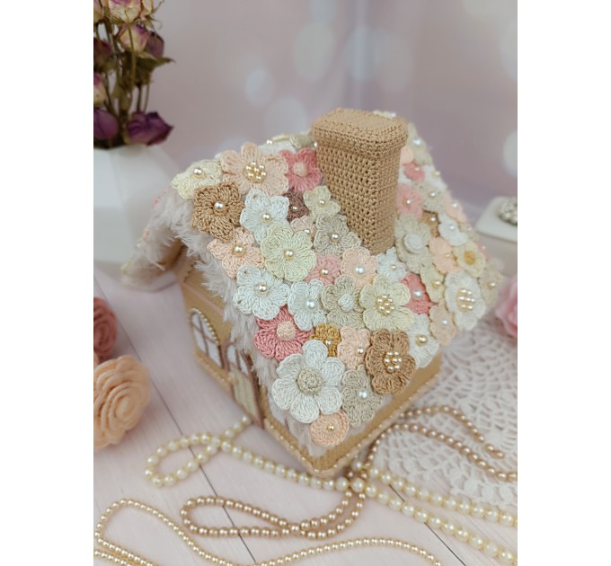   Crochet House “Floral Cottage” – Cozy Shabby Chic Decor