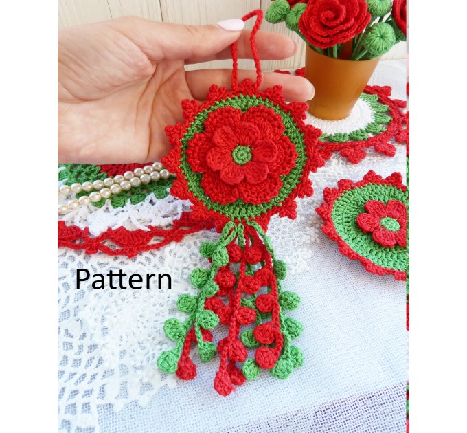 Crochet christmas decor.