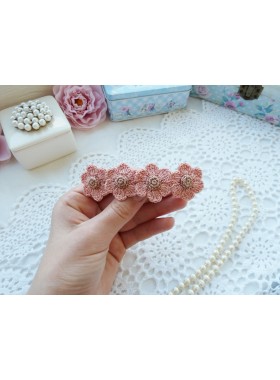 Barrette with crochet daisies.