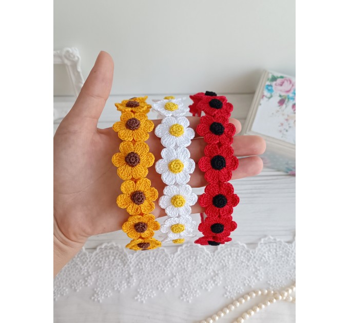Hairband With Crochet Flowers Pattern