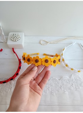 Hairband With Crochet Flowers Pattern